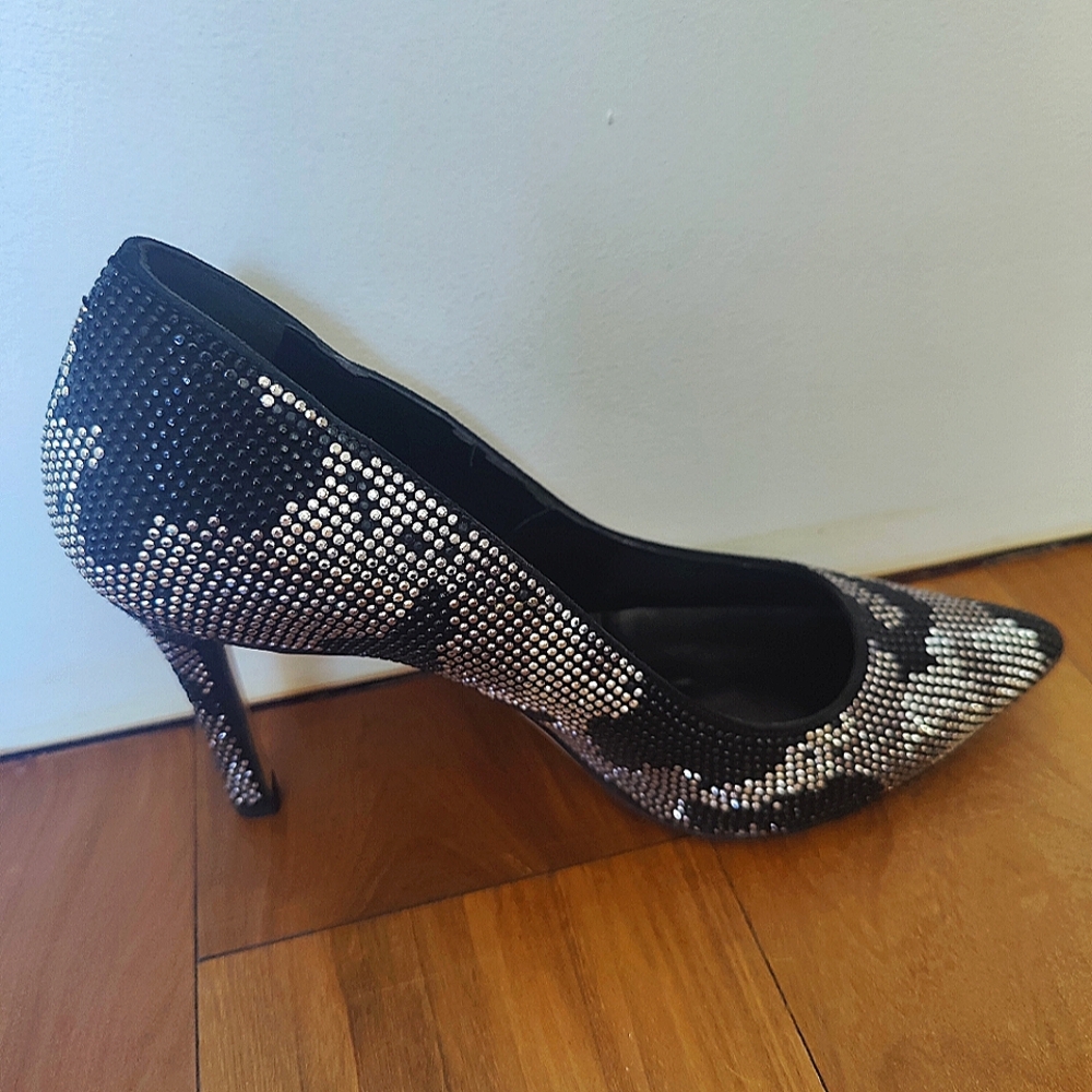 Crystal embellished Italian leather pumps brand new, black and silver